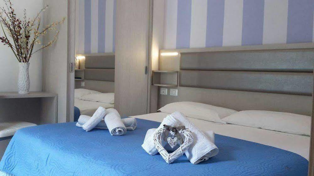 Hotel Arno Misano Adriatico Exterior foto
